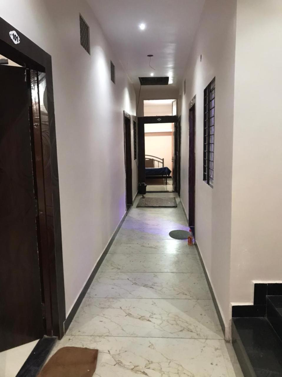 Shivlok Guest House 우자인 외부 사진